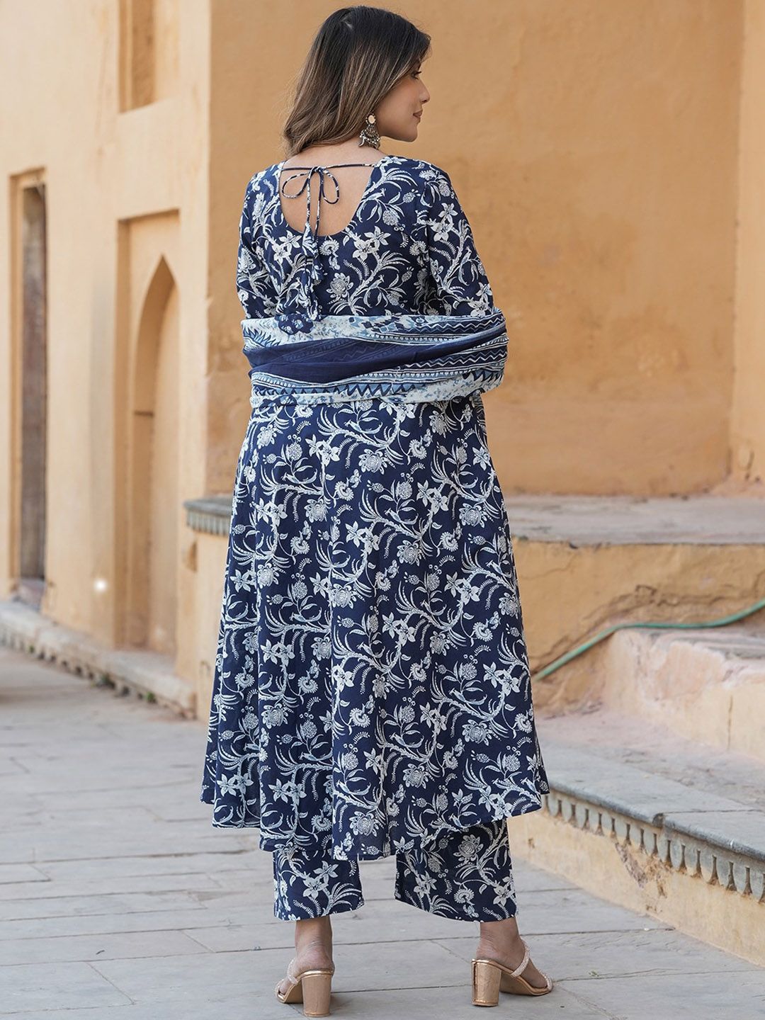 Dhiyona KL Women Floral Printed Regular Pure Cotton Kurta with Trousers & With Dupatta