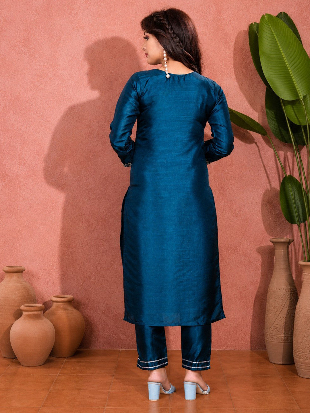 Motifs Embroidered Regular Thread Work Kurta with Trousers & With Dupatta