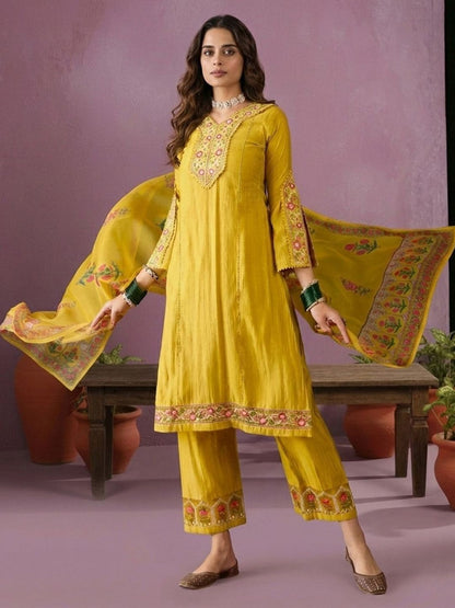 Dhiyona CH Women Floral Embroidered Regular Thread Work Kurta with Trousers & With Dupatta