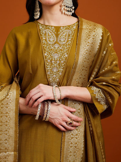 Embroidered Round Neck Kurta & Trousers With Dupatta