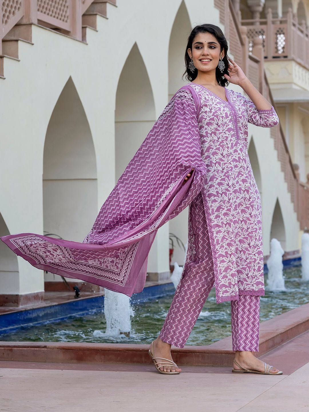 Dhiyona KL Women Floral Printed Regular Pure Cotton Kurta with Trousers & With Dupatta