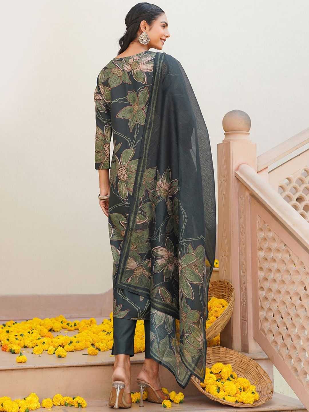 Dhiyona KL Floral Printed V-Neck Straight Kurta With Trousers And Dupatta