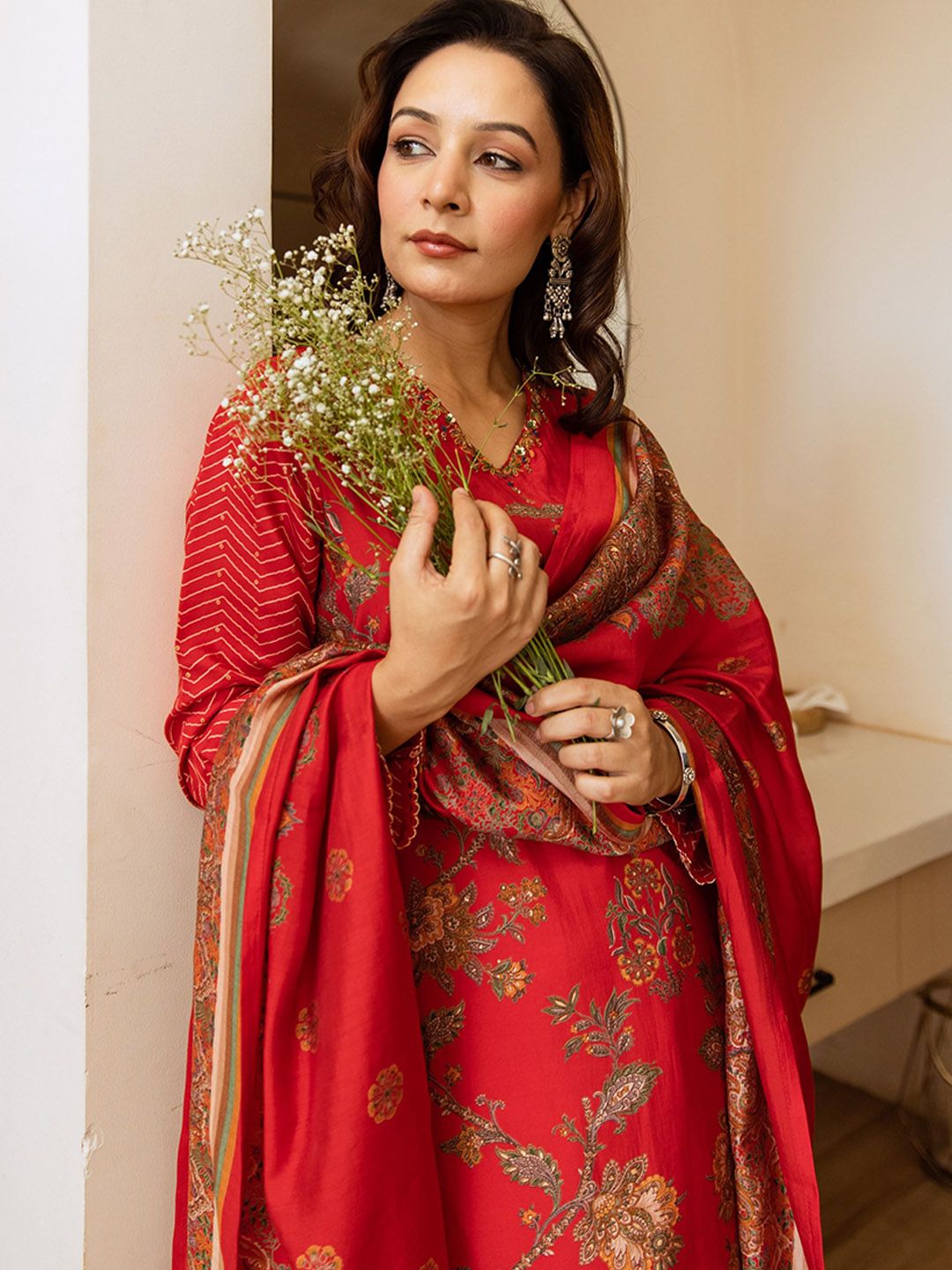 Dhiyona SN Floral Printed V Neck Straight Kurta & Palazzo With Dupatta
