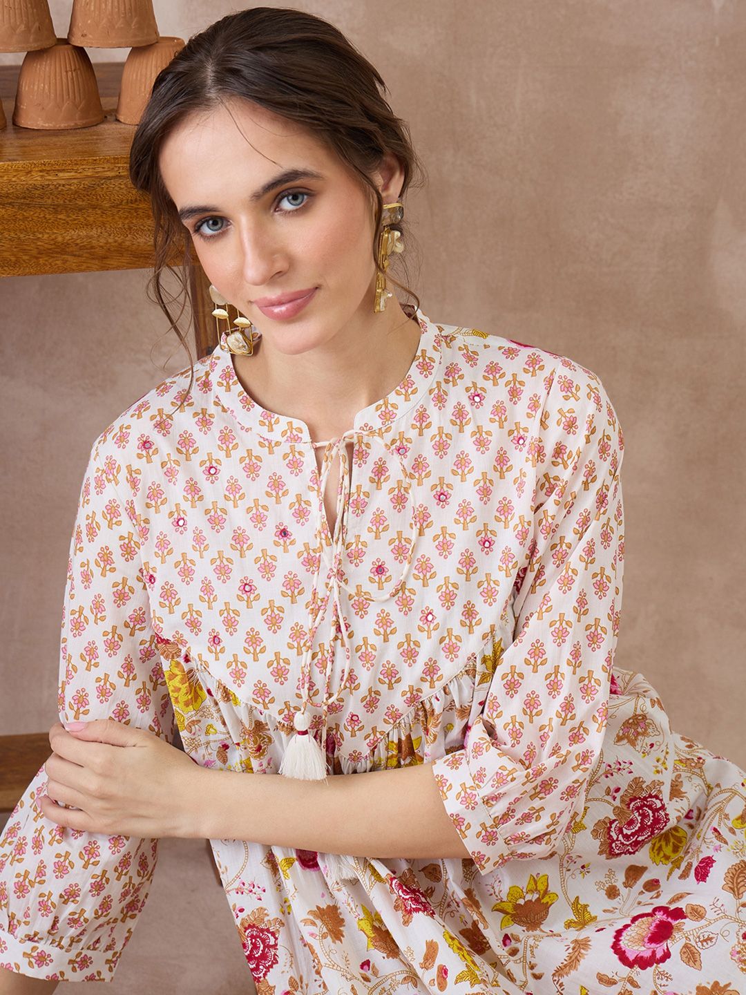 Dhiyona IE Women Floral Printed Empire Pure Cotton Kurta with Trousers