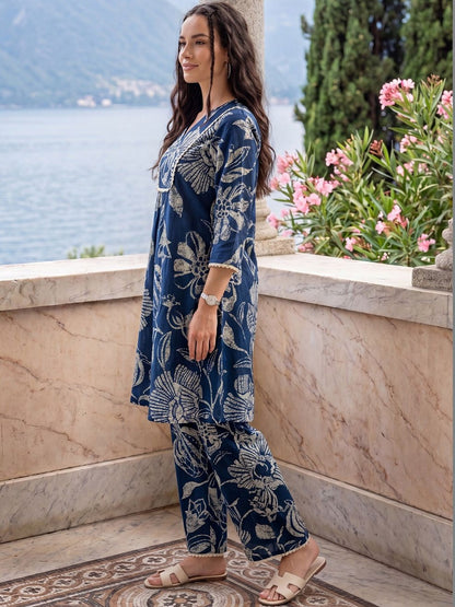 Women Floral Printed Regular Pure Cotton Kurti with Trousers