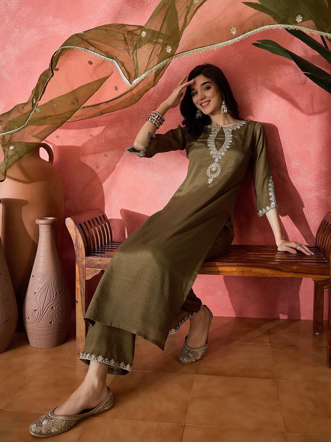 Women Ethnic Motifs Yoke Design Regular Sequinned Kurta Set