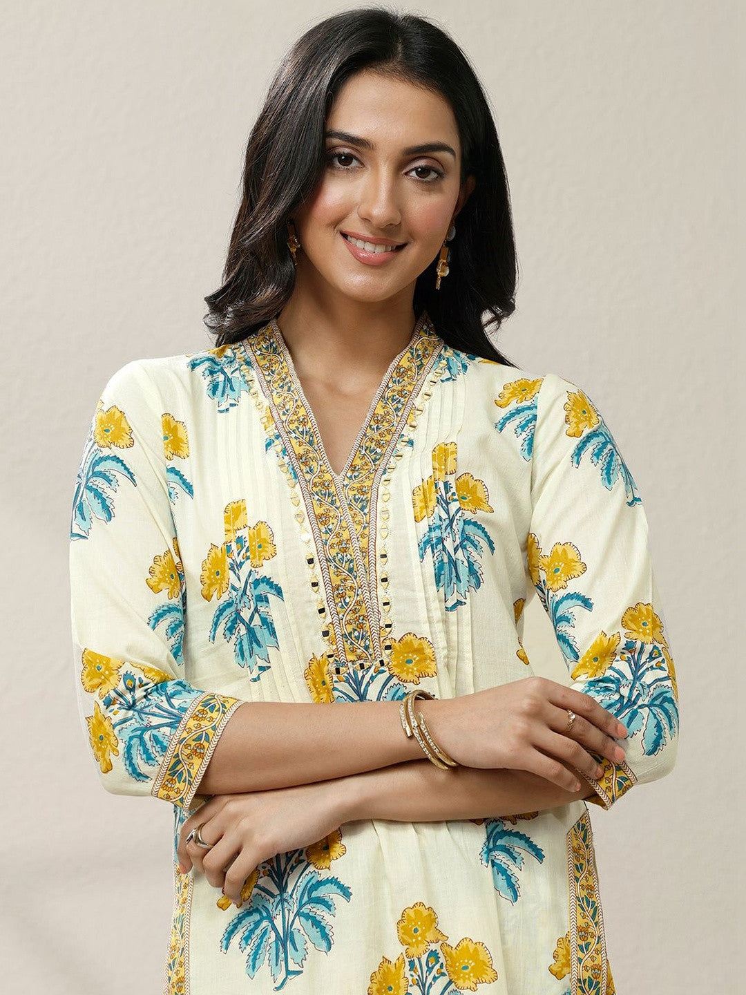 Women Floral Printed Regular Mirror Work Kurta with Trousers & With Dupatta