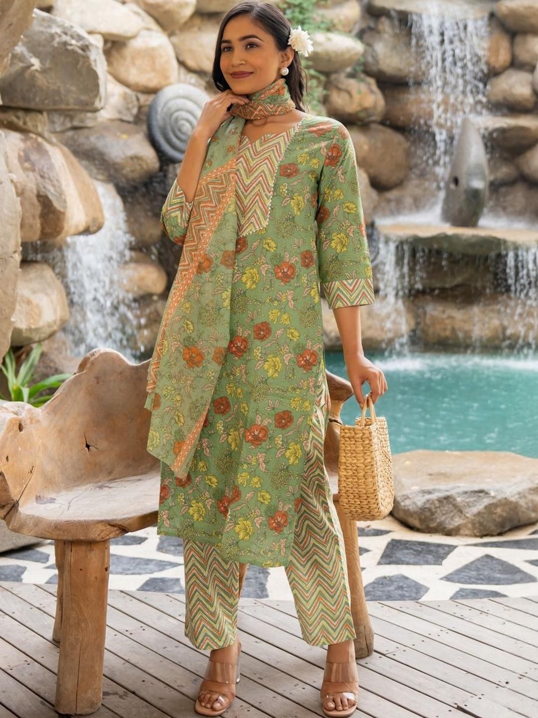 Dhiyona KL Women Green Pure Cotton Kurta Sets