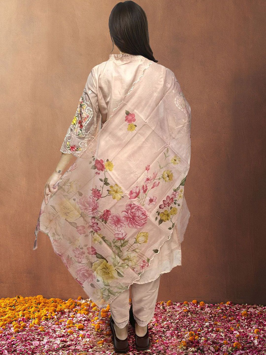 Dhiyona IS Women's Women Floral Embroidered Regular Kurta with Trousers & With Dupatta