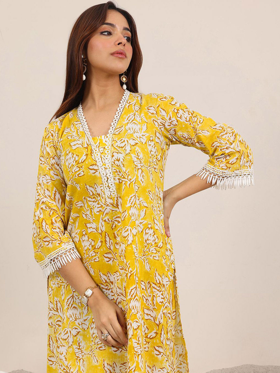 Floral Printed V-Neck A-Line Kurta With Trousers