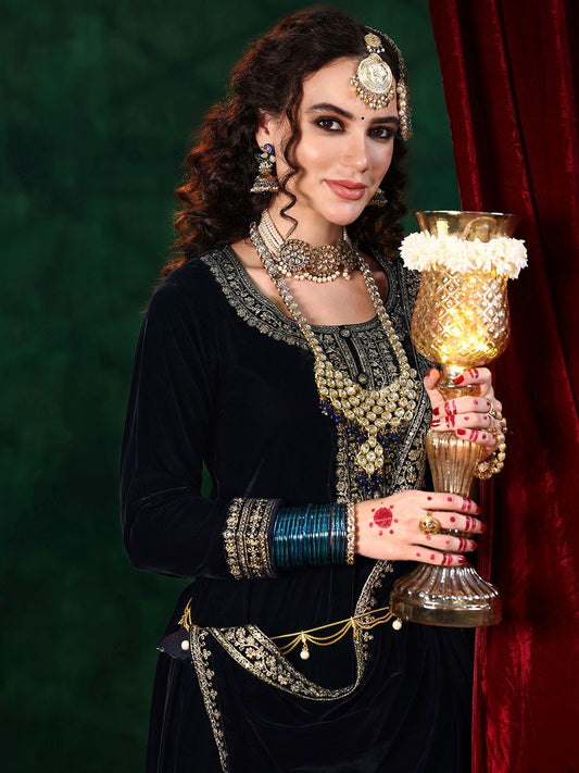 Floral Yoke Design Straight Sequinned Velvet Kurta with Trousers & Dupatta