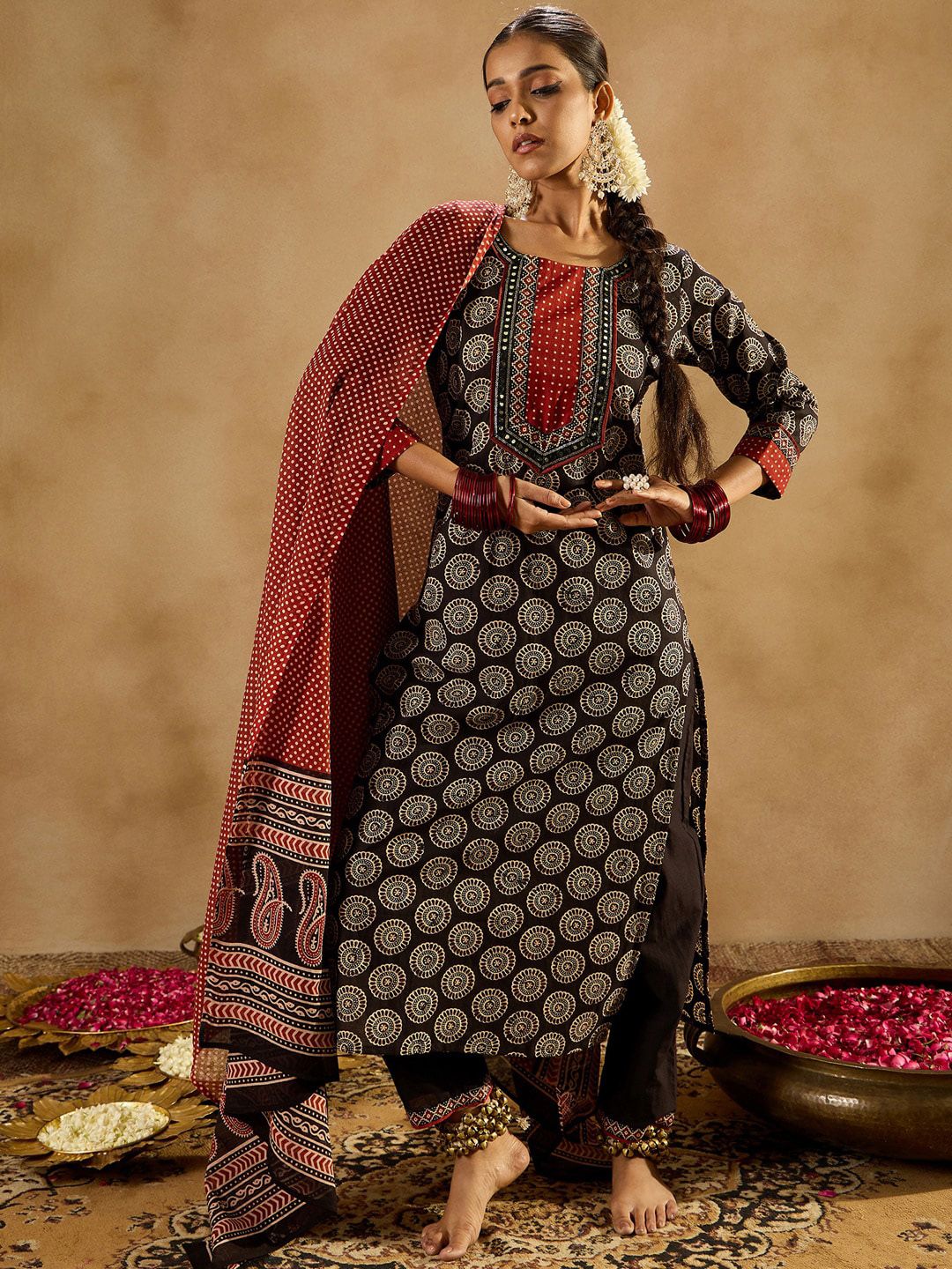 Dhiyona IE Black Geometric Printed Round Neck Pure Cotton Straight Kurta Set