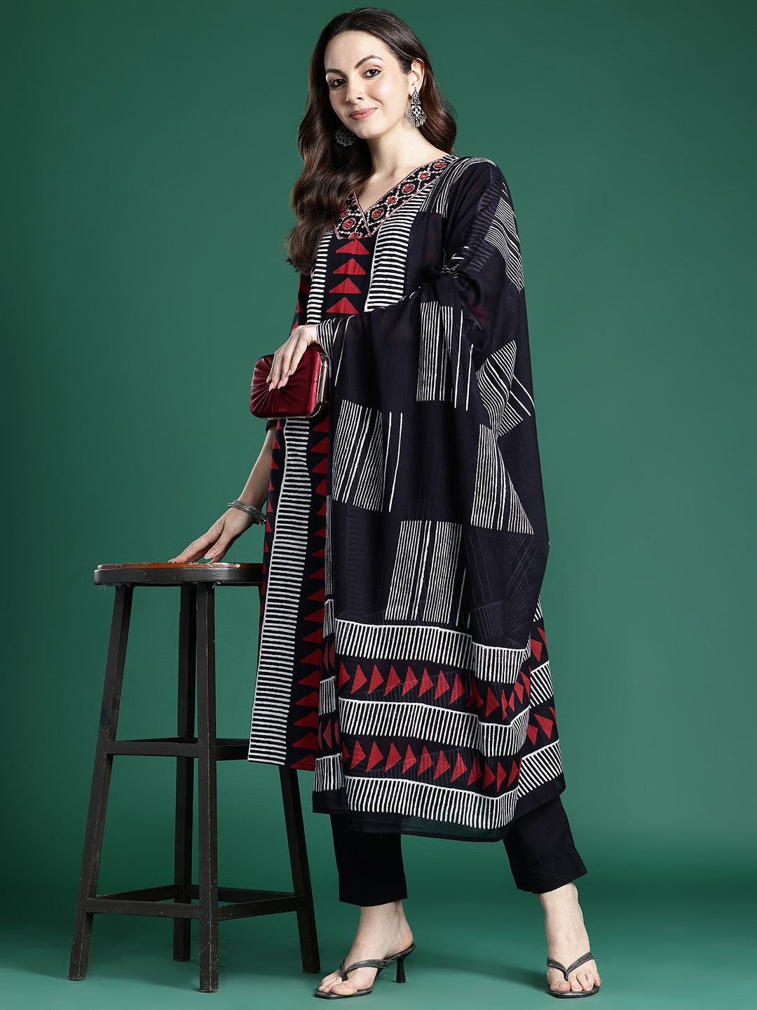 Printed Regular Thread Work Pure Cotton Kurta with Trousers & With Dupatta