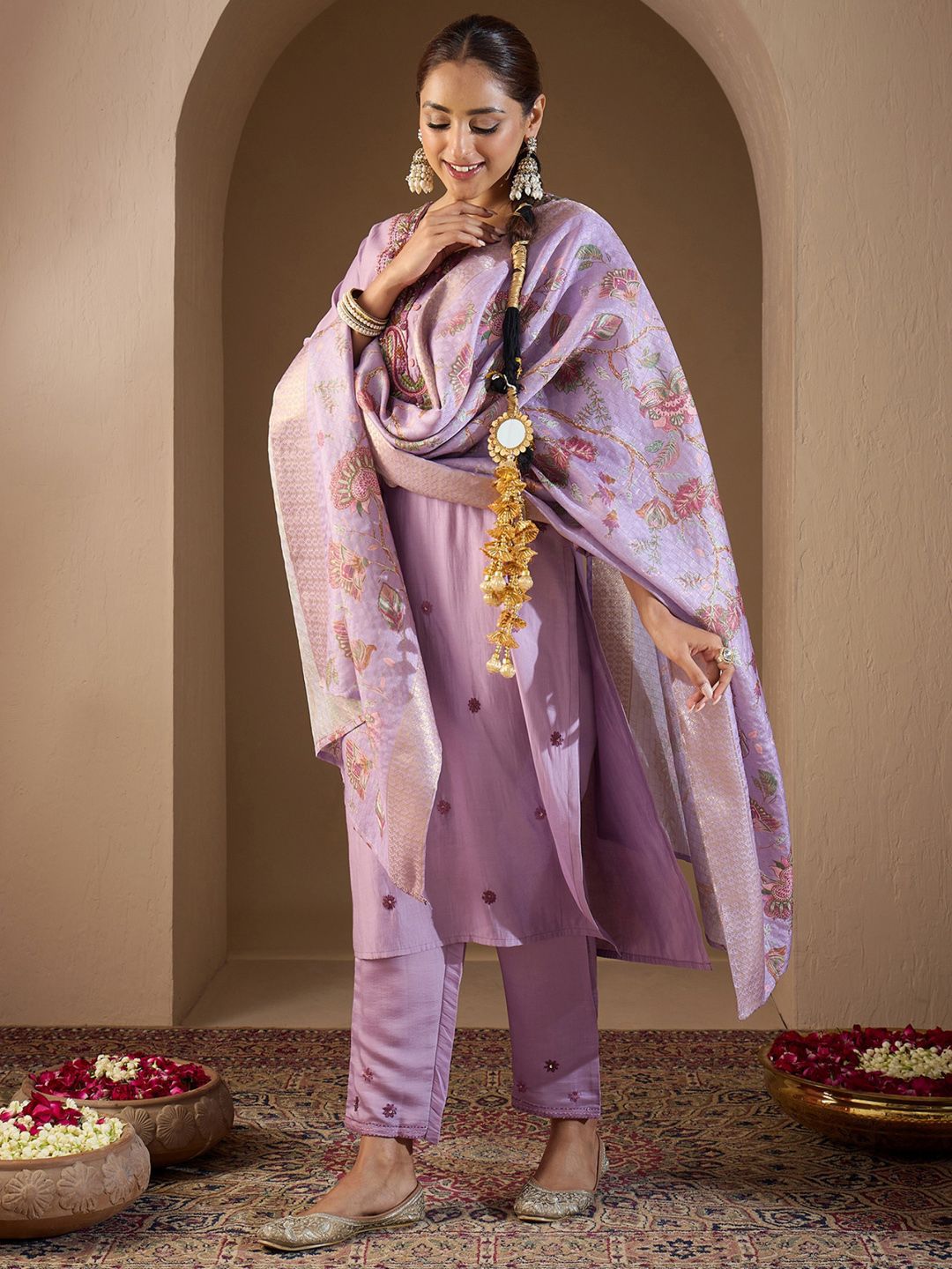 Women Floral Embroidered Regular Thread Work Kurta with Trousers & With Dupatta