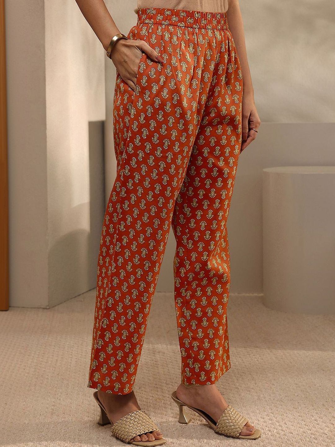 Women Floral Printed Regular Thread Work Kurta with Trousers & With Dupatta
