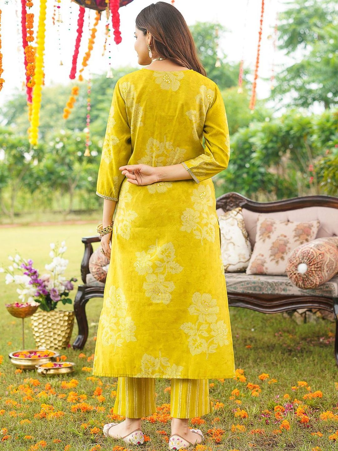 Dhiyona KL Women Floral Printed Regular Kurta with Trousers & With Dupatta
