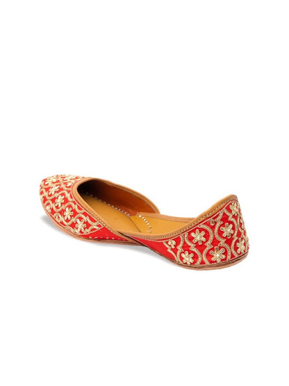 Dhiyona AK Red And Gold-Toned Embroidered Ethnic Mojaris