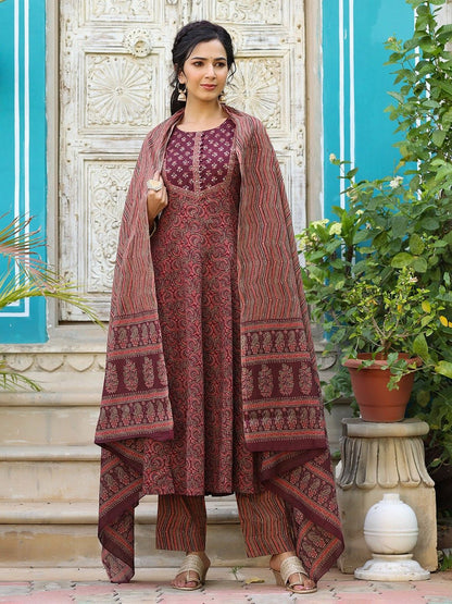 Dhiyona KL Ethnic Motifs Printed Empire Sequinned Kurta with Trousers & Dupatta