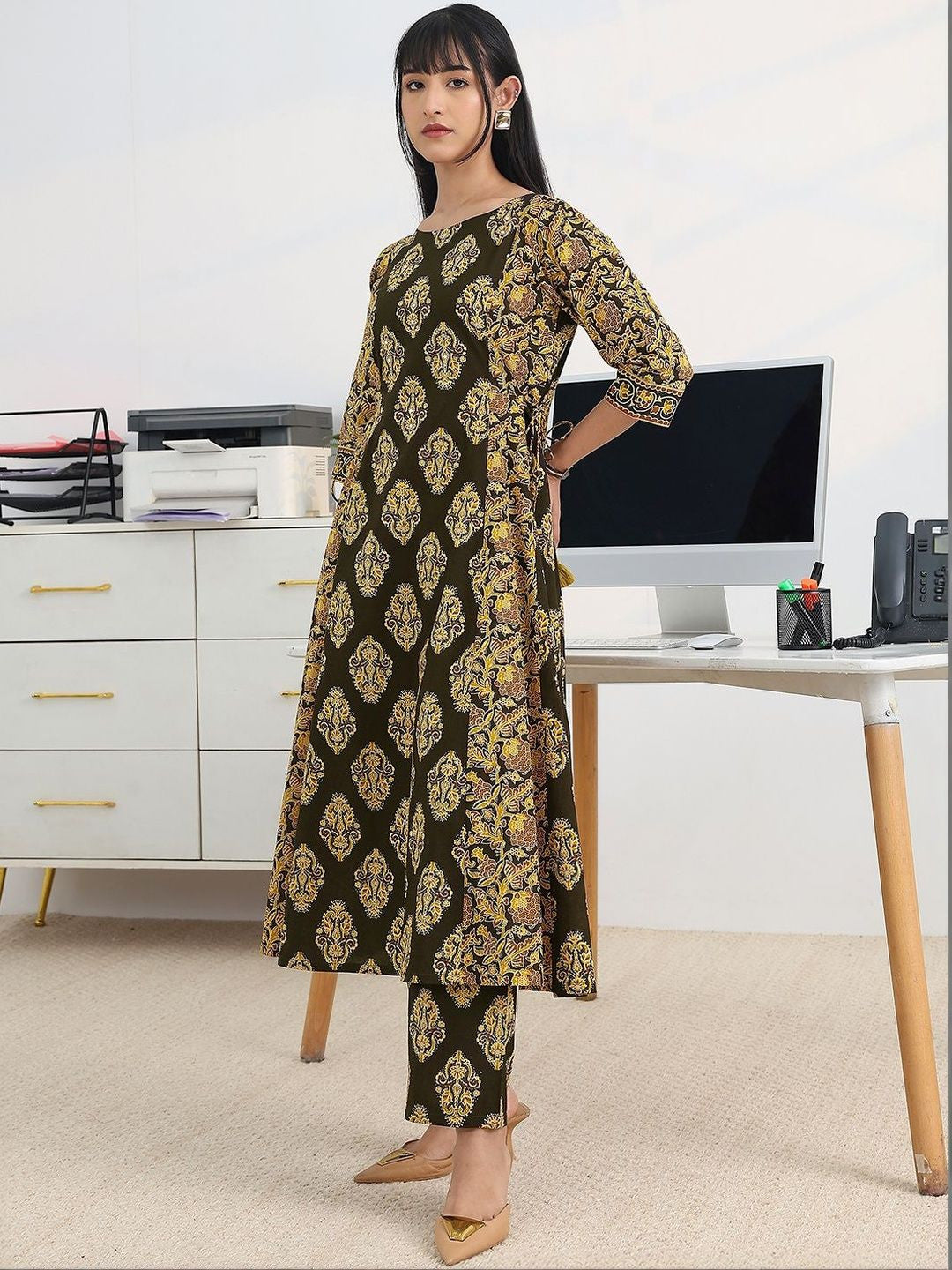 Women Ethnic Motifs Printed Pleated Kurta with Trousers & With Dupatta