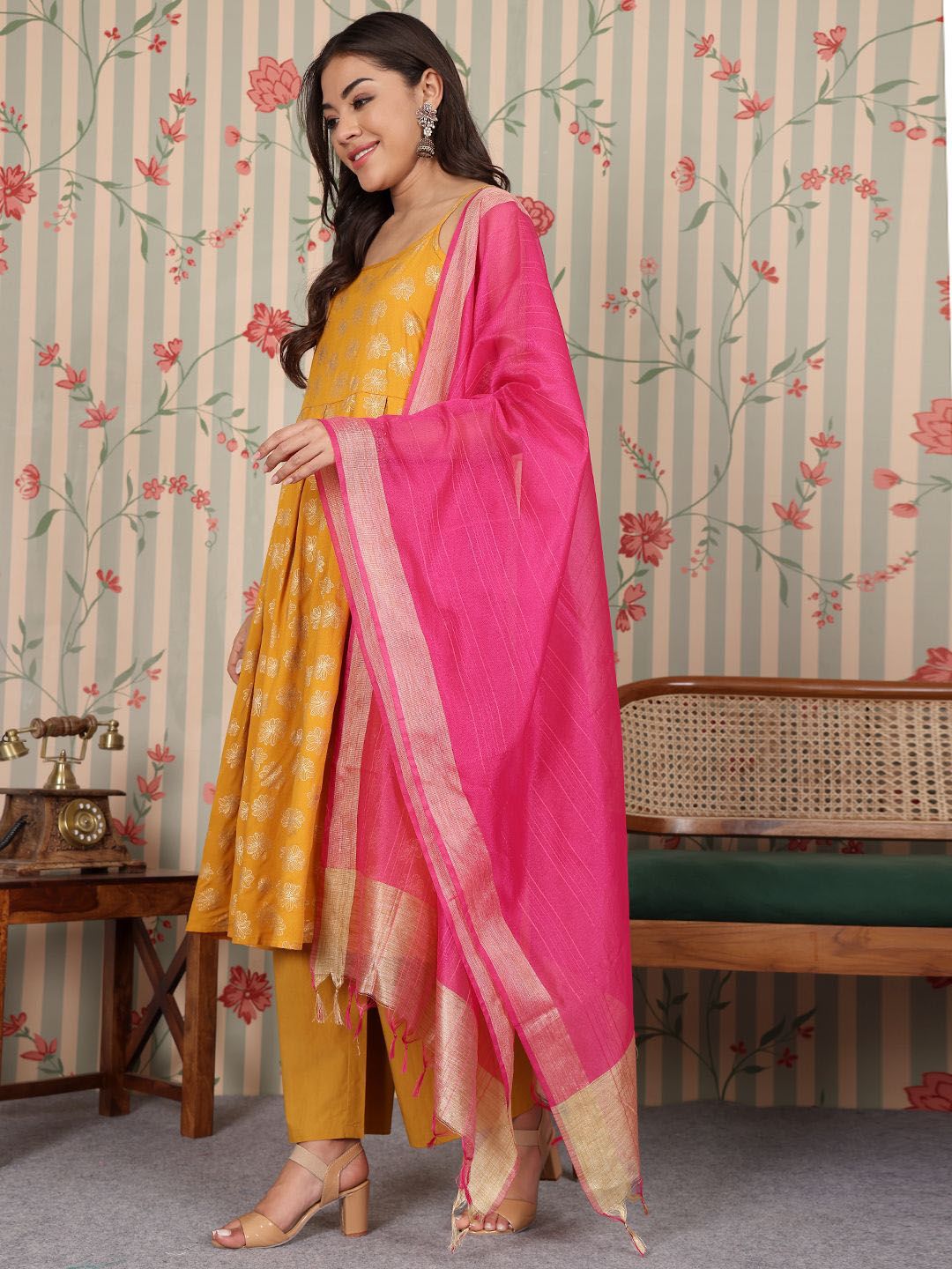 Dhiyona OD  Women Floral Printed Regular Kurta with Palazzos & With Dupatta