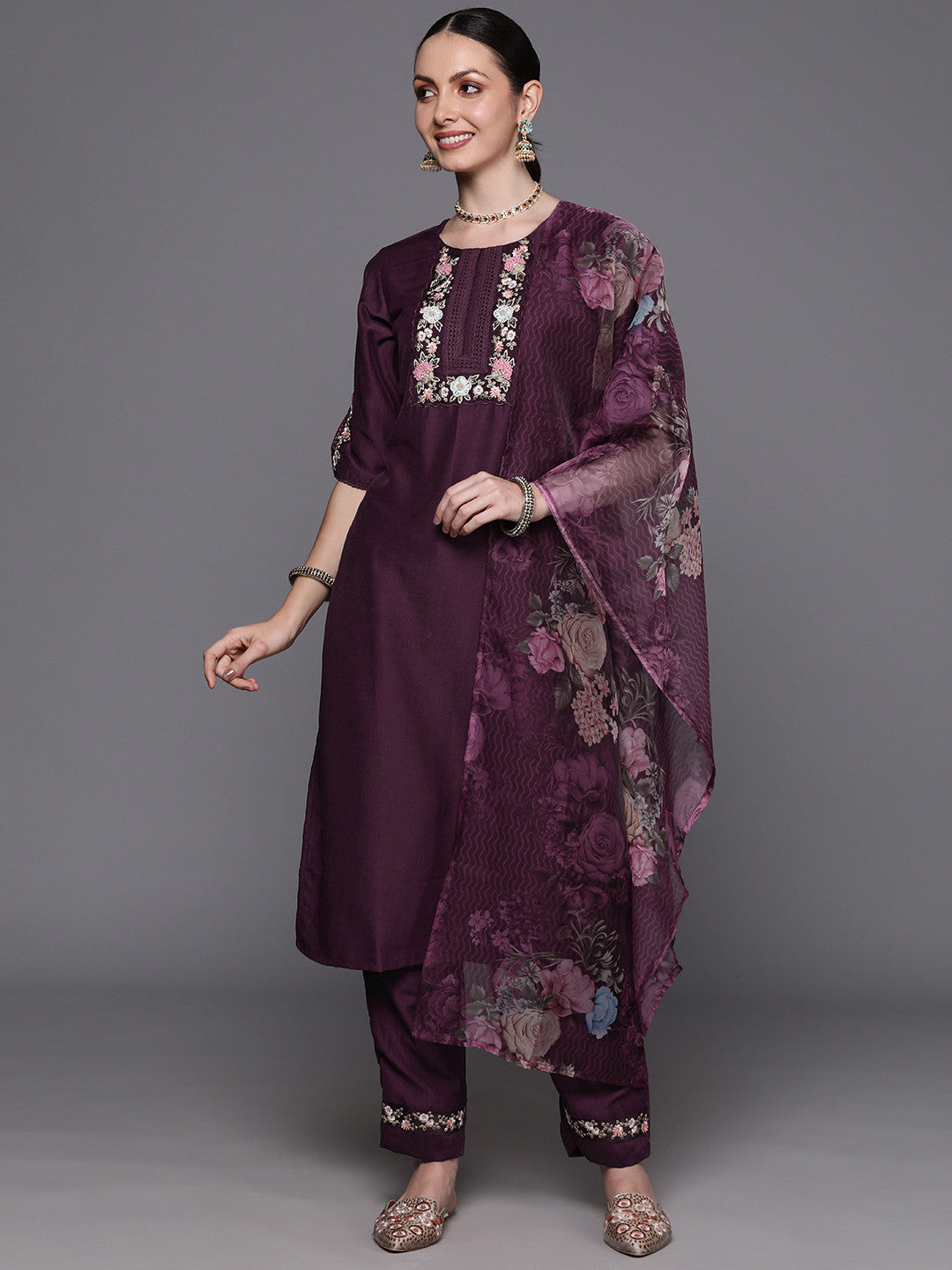 Floral Embroidered Regular Thread Work Kurta with Trousers & With Dupatta