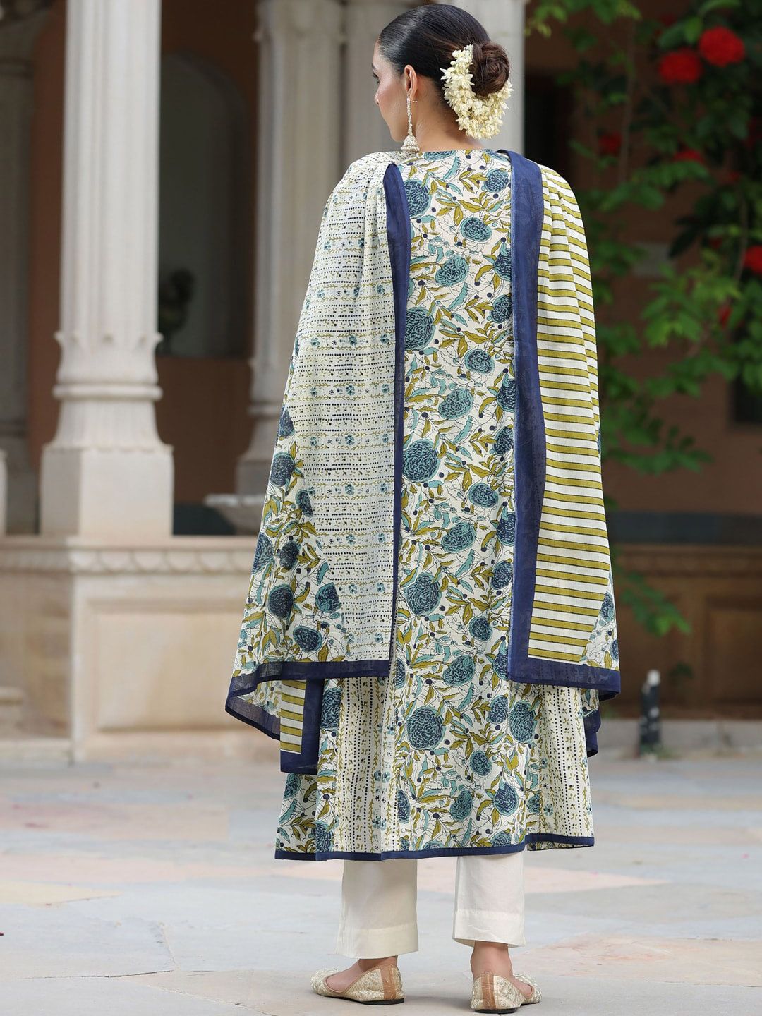 Dhiyona RR Women's Floral Printed Thread Work Pure Cotton Kurta with Trousers & With Dupatta