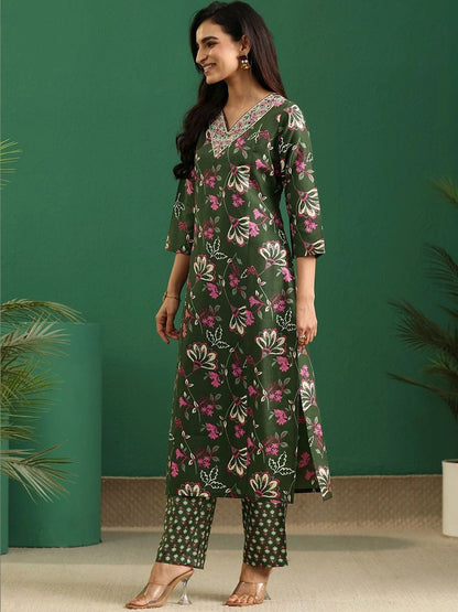 Women Floral Printed Regular Thread Work Kurta with Trousers & With Dupatta