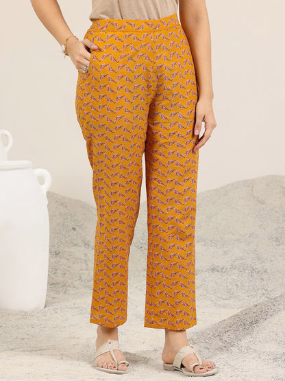 Women Floral Printed Regular Kurta with Trousers