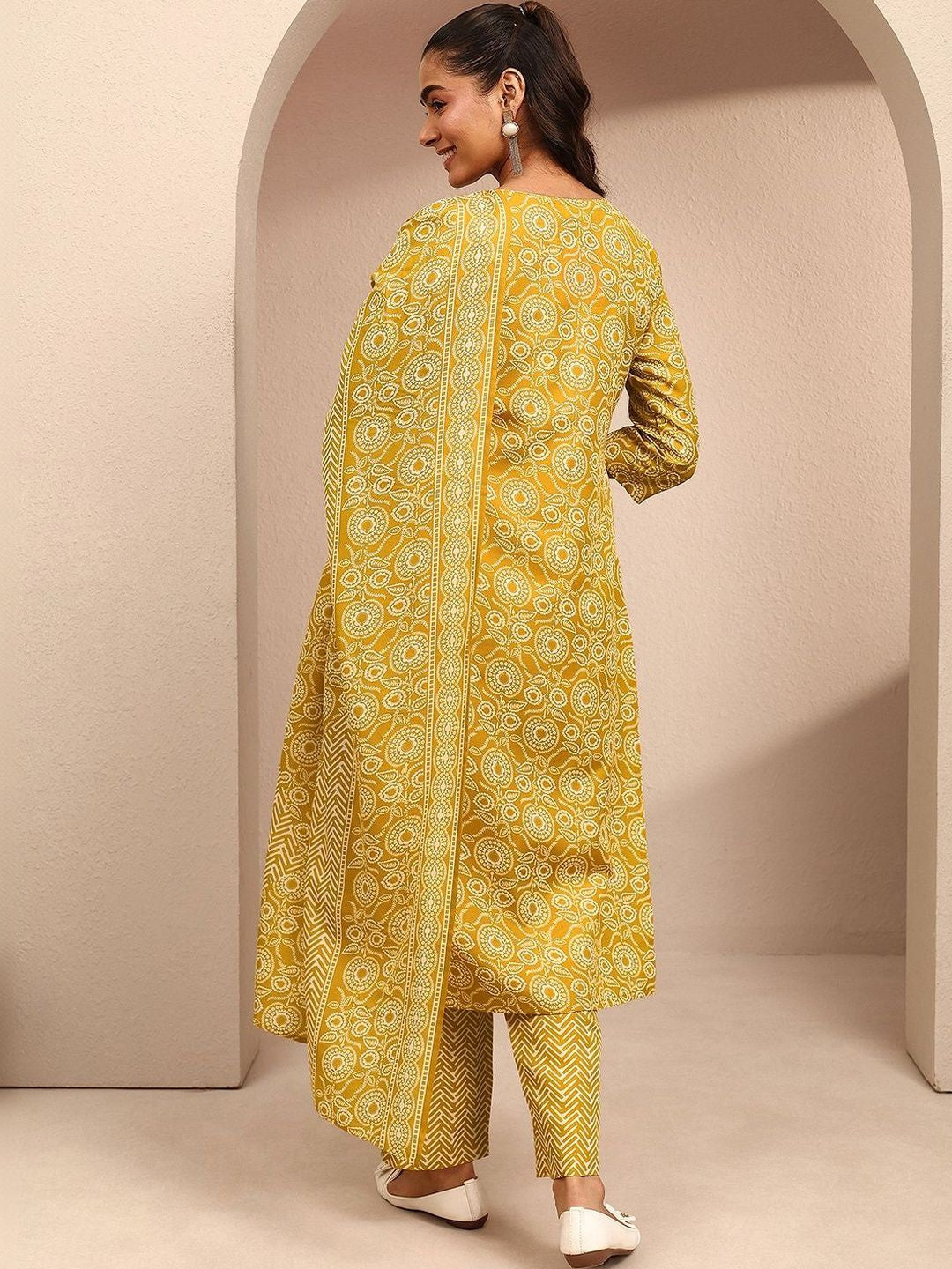 Women Ethnic Motifs Printed Regular Thread Work Kurta with Trousers & With Dupatta