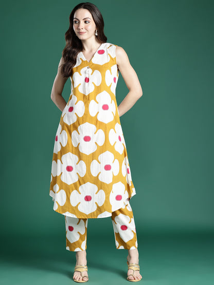 Women Printed Pleated Pure Cotton Kurta with Trousers