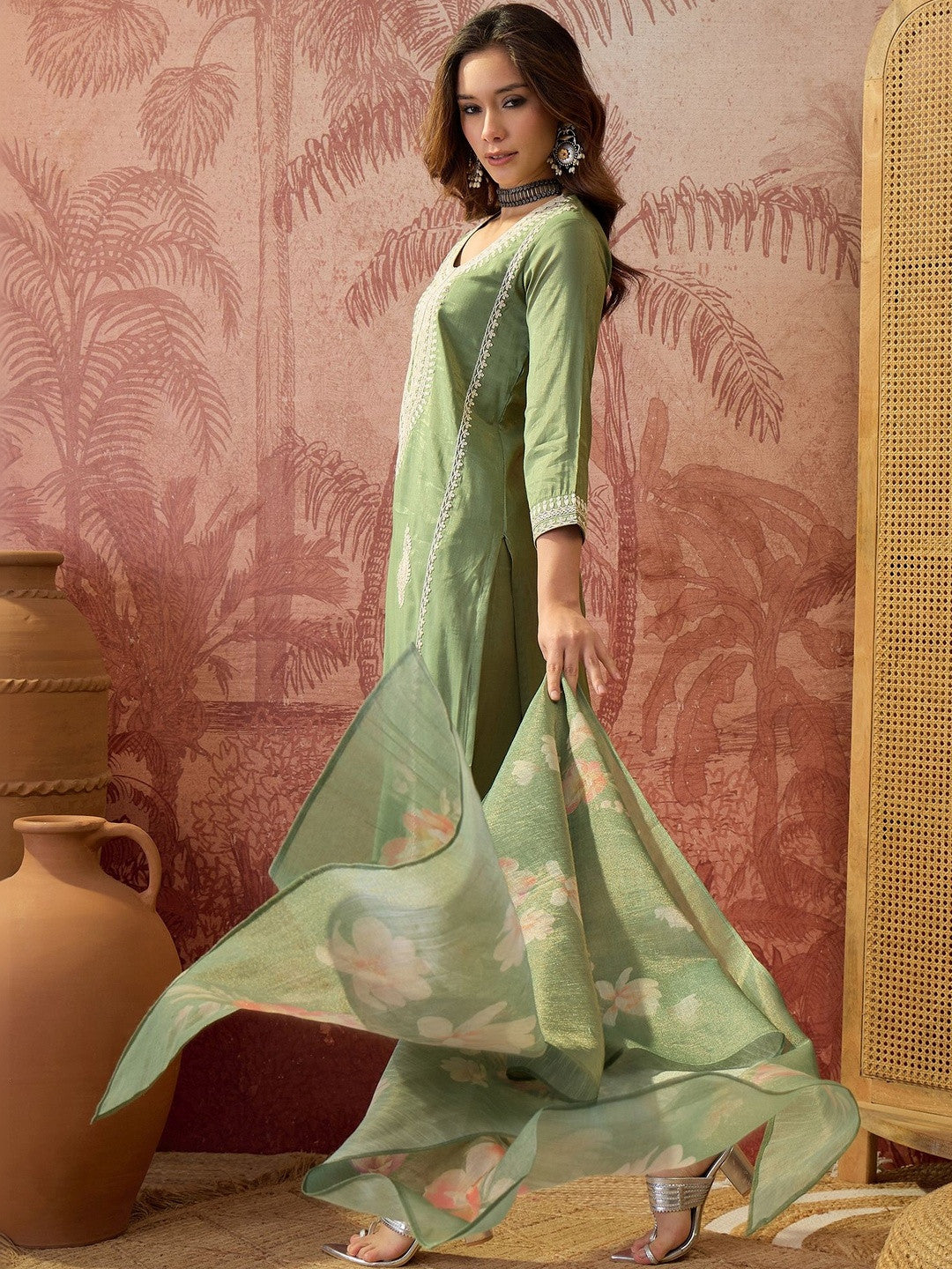 Embroidered Round Neck Kurta & Trousers Kurta Set