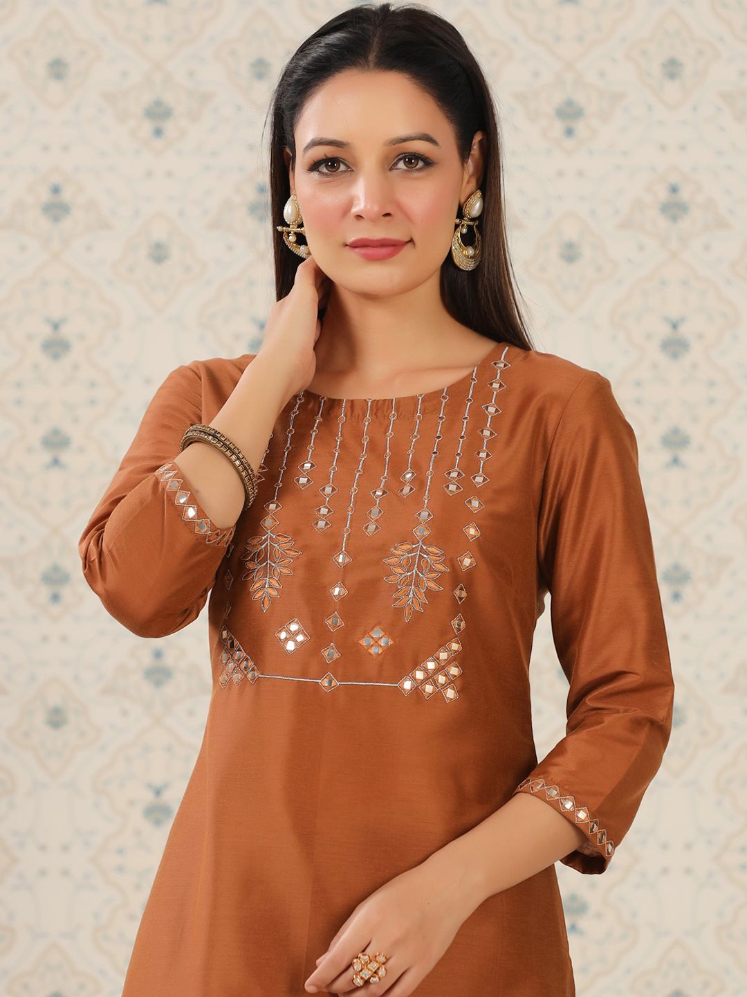 Dhiyona OD  Geometric Embroidered Mirror Work Kurta With Trousers