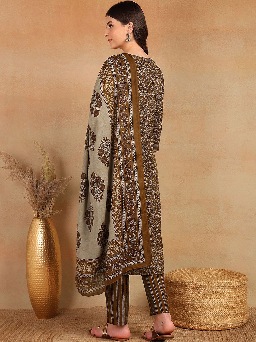 Dhiyona KL Floral Printed Thread Work Straight Kurta with Trousers & Dupatta