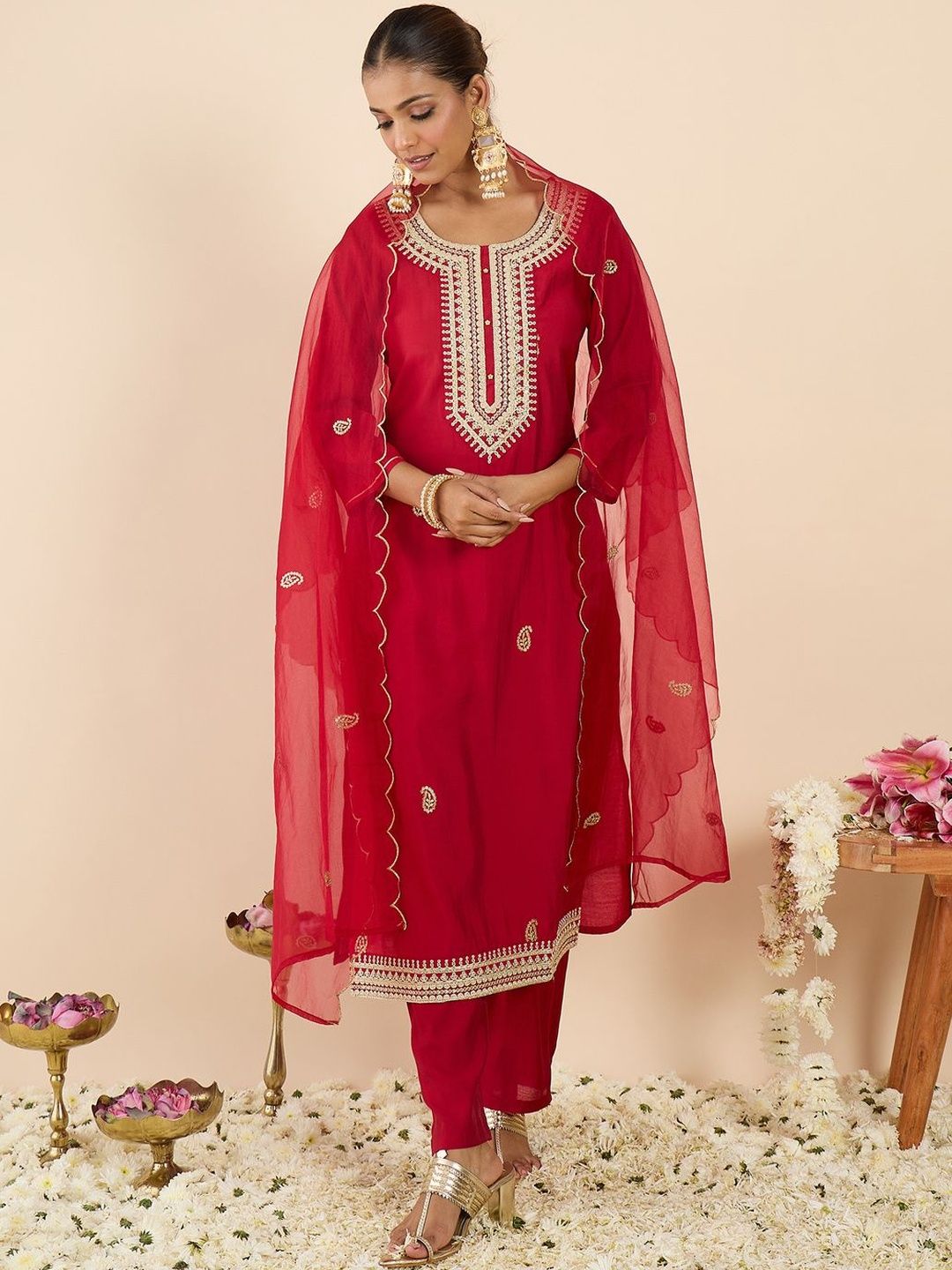 Dhiyona IE Women Ethnic Motifs Embroidered Regular Thread Work Kurta with Trousers & With Dupatta
