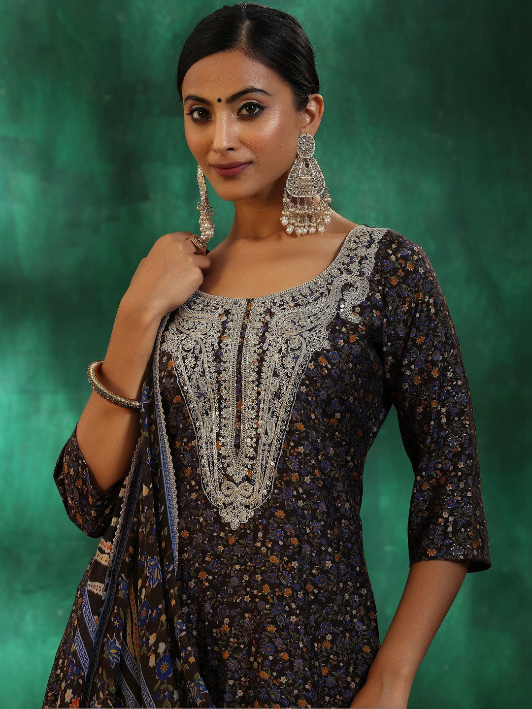 Women Floral Printed Regular Thread Work Kurta with Trousers & With Dupatta