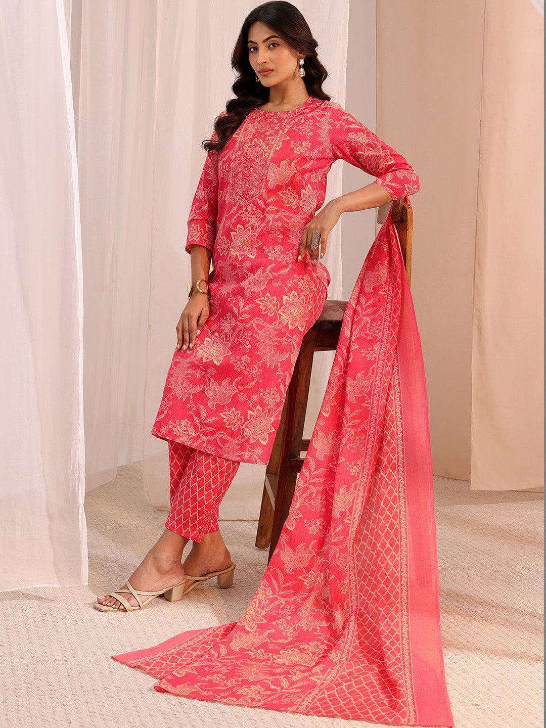 Women Floral Printed Regular Kurta with Trousers & With Dupatta