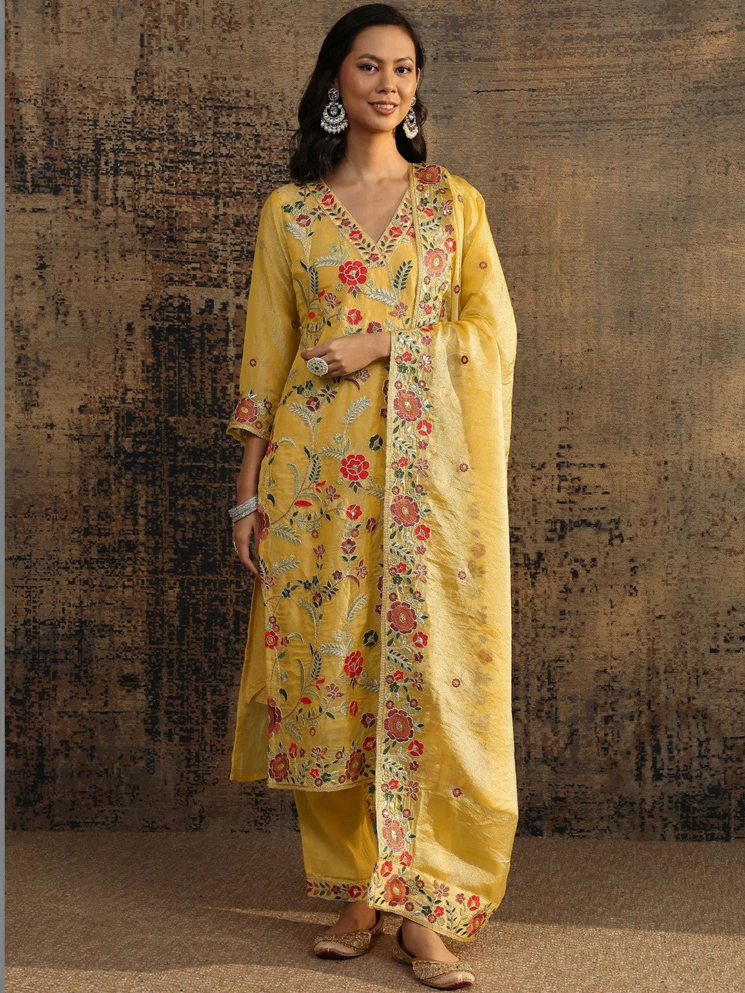 Women Floral Embroidered Regular Thread Work Kurta with Pyjamas & With Dupatta