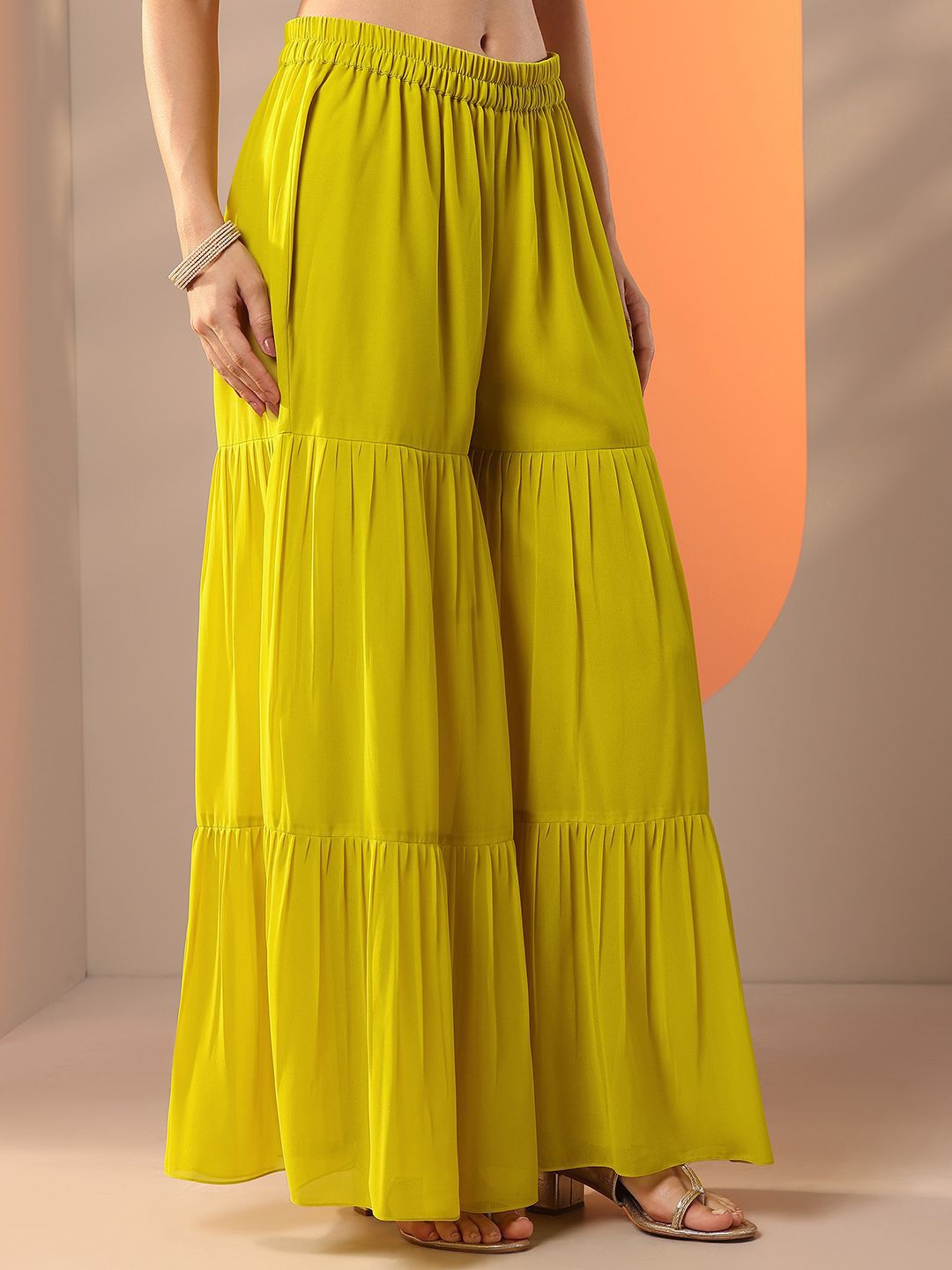 Dhiyona LL Women Floral Embroidered Thread Work Kurti with Sharara & Dupatta