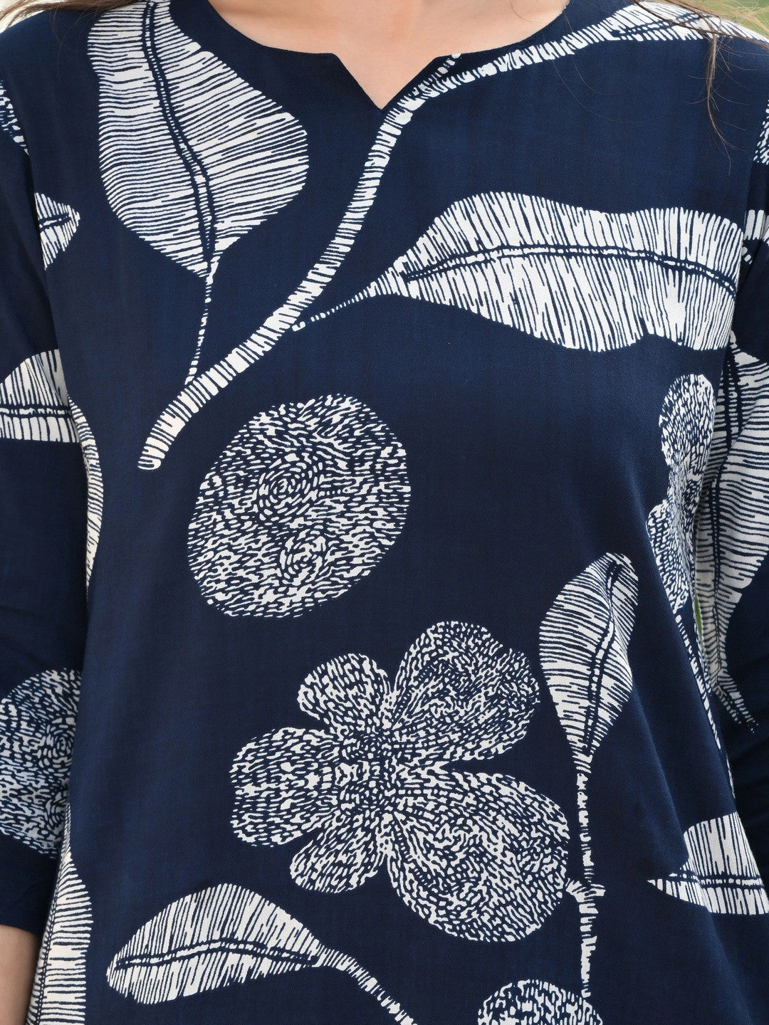 Women Floral Printed Regular Kurta with Trousers