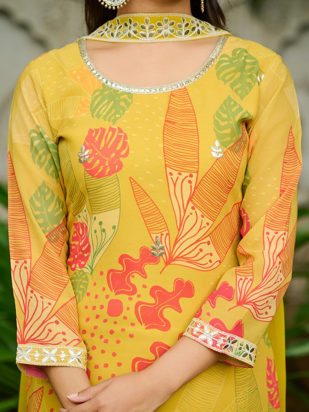 Women Floral Printed Regular Sequinned Kurta with Sharara & With Dupatta