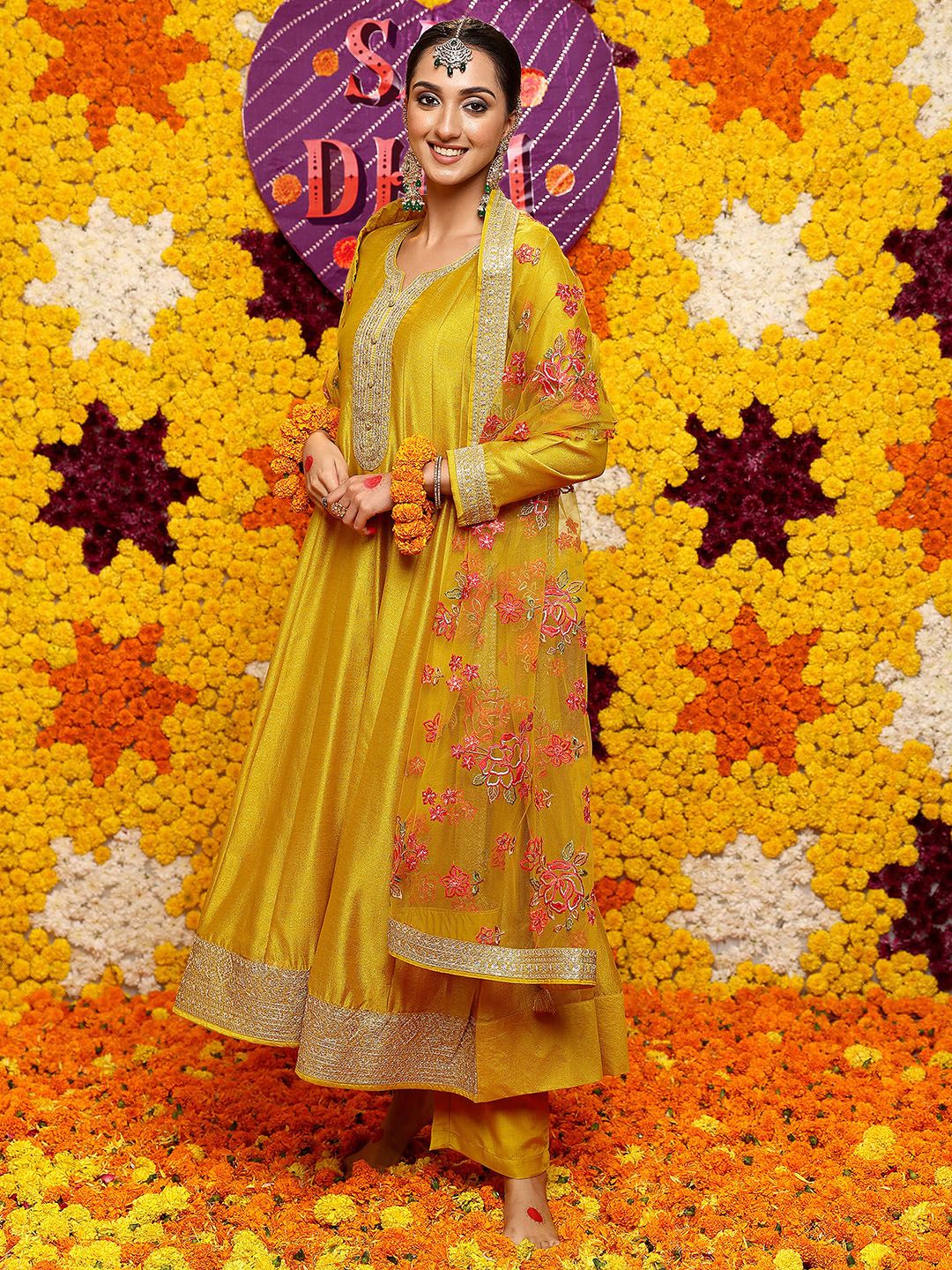 Dhiyona LL Women Ethnic Motifs Embroidered Regular Kurta & Palazzos With Dupatta