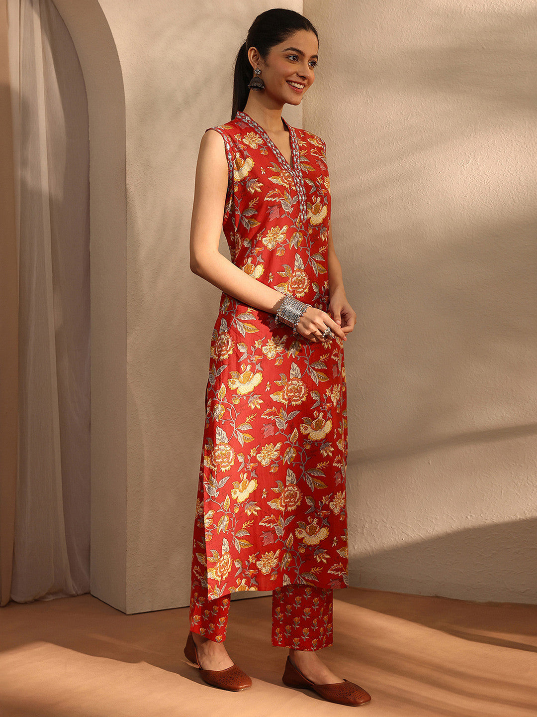 Women Floral Printed Regular Thread Work Kurta with Trousers