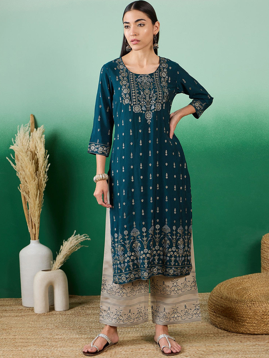 Women Floral Thread Work Round Neck Kurta Sets