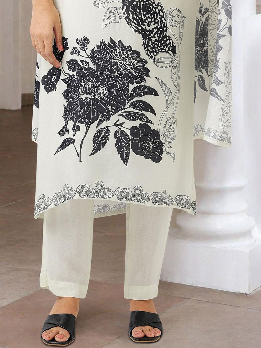 Dhiyona IS Women's Floral Printed Pure Cotton Straight Kurta With Trouser & Dupatta