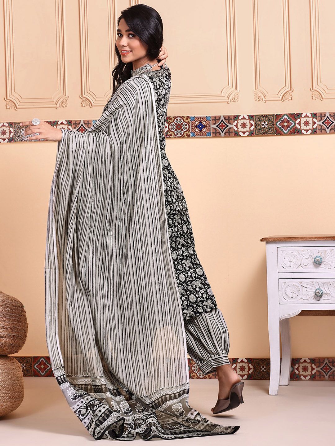 Dhiyona IS Women's Women Floral Printed Pleated Pure Cotton Kurta With Patiala & Dupatta