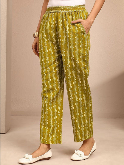 Women Floral Printed Regular Thread Work Kurta with Trousers & With Dupatta