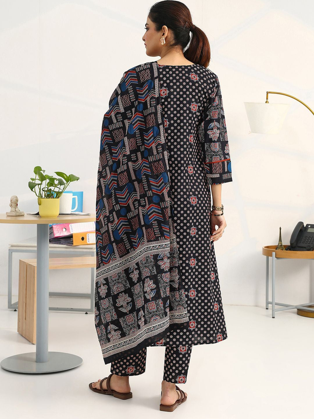Women Ethnic Motifs Printed Regular Kurta with Trousers & With Dupatta