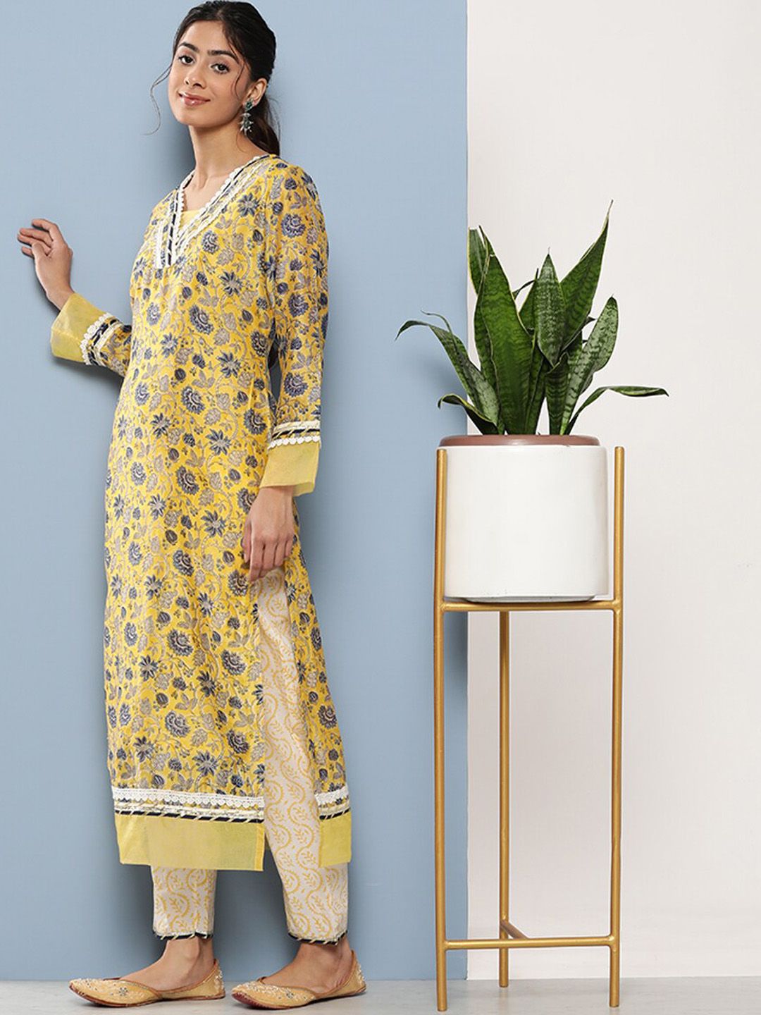 Dhiyona KL Floral Printed Regular Gotta Patti Kurta With Trousers & Dupatta