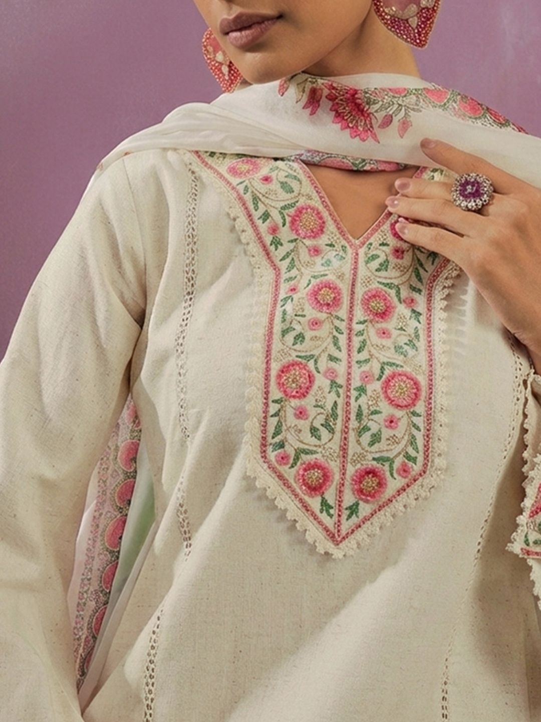 Dhiyona CH Women Floral Embroidered Regular Thread Work Kurta with Trousers & With Dupatta