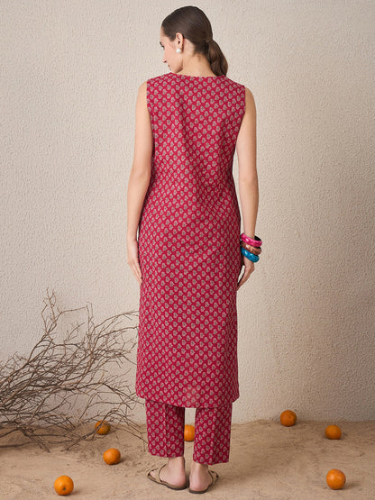 Floral Printed Pure Cotton Sleeveless V-Neck Straight Kurta With Trousers